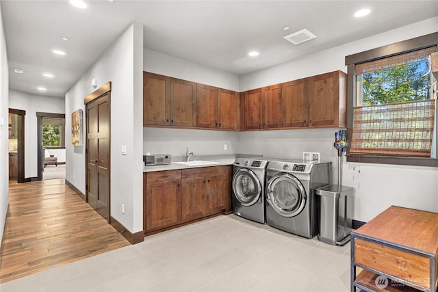 31 Powder Cap Ct, Cle Elum, WA 98922 - laundry area featuring visible vents, a sink, recessed lighting, cabinet space, and washing machine and clothes dryer