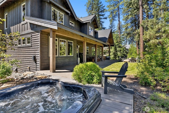 31 Powder Cap Ct, Cle Elum, WA 98922 - exterior space with a patio and hot tub deck surround