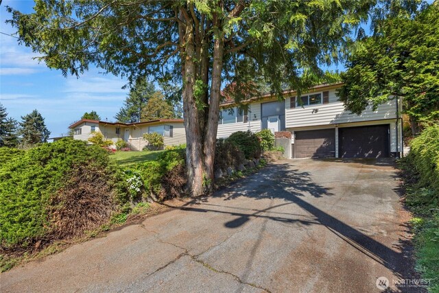 view of front of house featuring an attached garage and concrete driveway