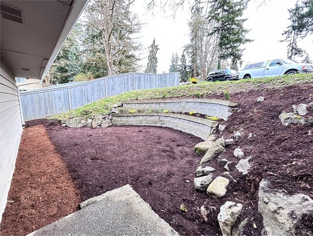 3513 NE 7th Pl, Renton, WA 98056 - view of yard featuring fence