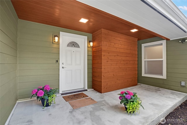 entrance to property featuring covered porch