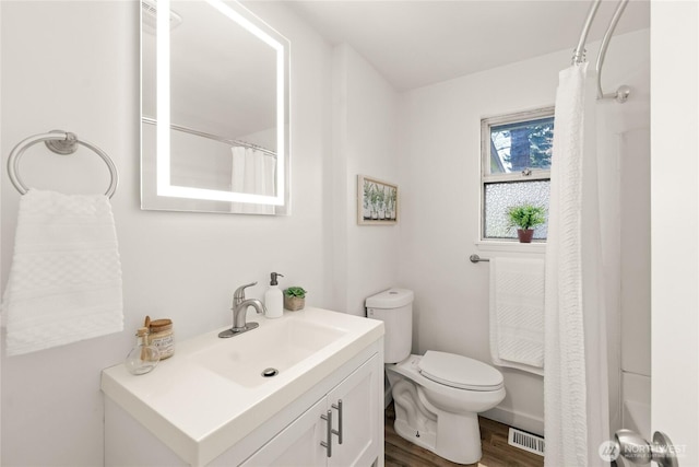 14207 6th Ave S, Burien, WA 98168 - bathroom featuring visible vents, curtained shower, toilet, vanity, and wood finished floors