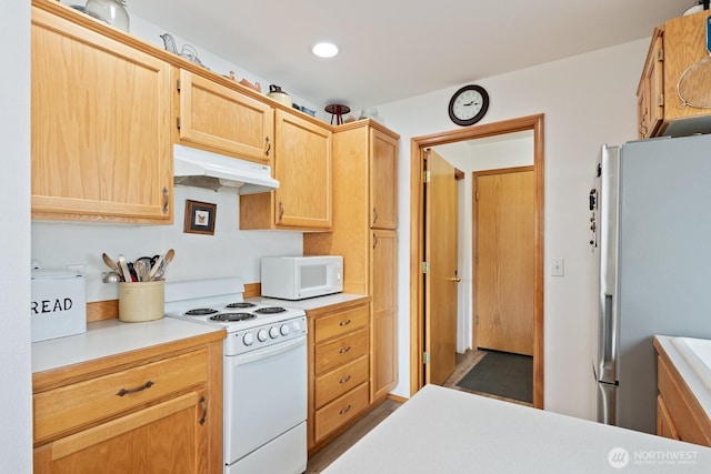 1021 Sinclair Way Unit 38, Burlington, WA 98233 - kitchen featuring light countertops, light brown cabinetry, under cabinet range hood, white appliances, and recessed lighting