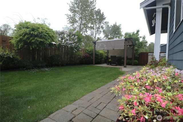 4405 31st Ave SE, Everett, WA 98203 - view of yard with a patio area and a pergola