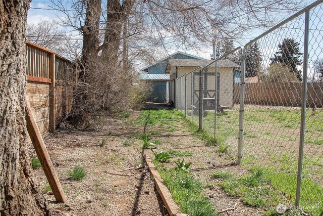 708 S Park Pl, Ellensburg, WA 98926 - view of yard featuring fence