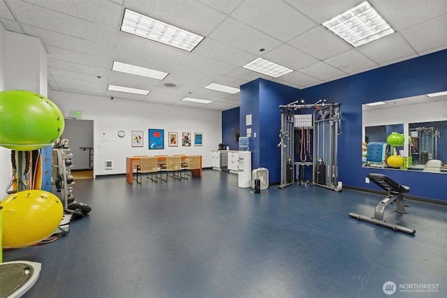 gym featuring visible vents, baseboards, and a drop ceiling