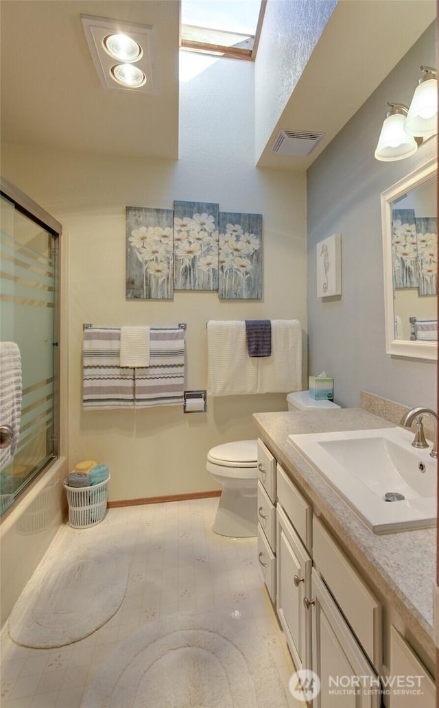 192 Canal Dr NE, Ocean Shores, WA 98569 - full bathroom featuring a shower with door, toilet, and vanity