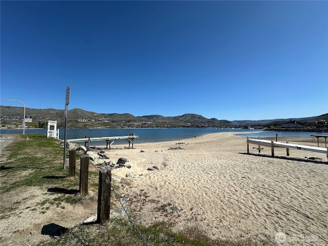 117 Water St, Chelan, WA 98816 - view of water feature featuring a mountain view