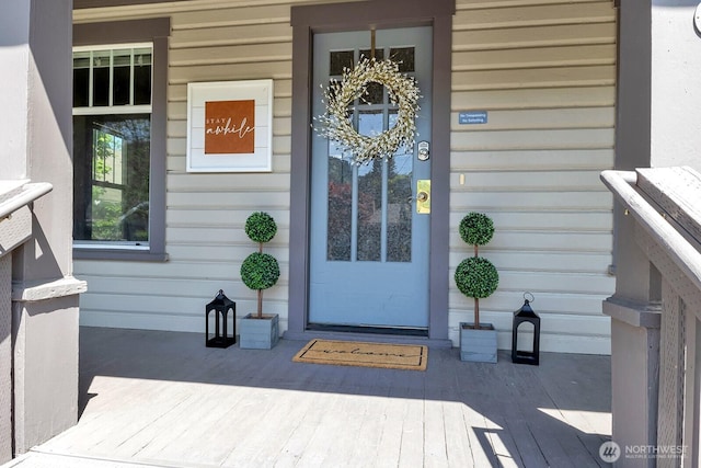 250 SE Andrews St, Issaquah, WA 98027 - doorway to property featuring a porch