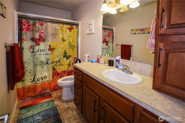 204 Brant Ln, Hoquiam, WA 98550 - bathroom with toilet, a chandelier, a shower with shower curtain, and vanity