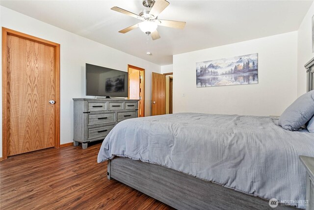 bedroom with wood finished floors, baseboards, and ceiling fan