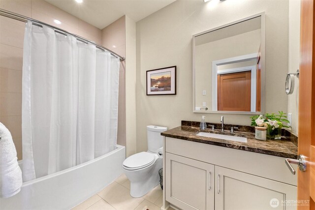 9535 Semiahmoo Pkwy Unit B305, Blaine, WA 98230 - full bath with tile patterned floors, shower / tub combo, toilet, and vanity