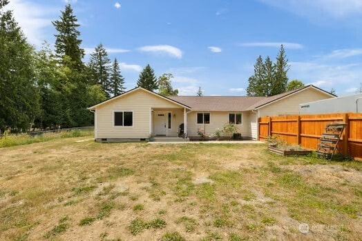 231 E Heights Pl N, Belfair, WA 98528 - back of property featuring crawl space