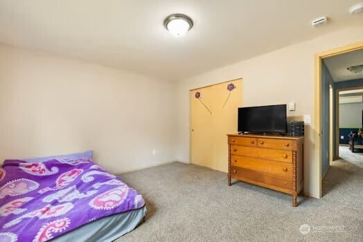 231 E Heights Pl N, Belfair, WA 98528 - view of carpeted bedroom