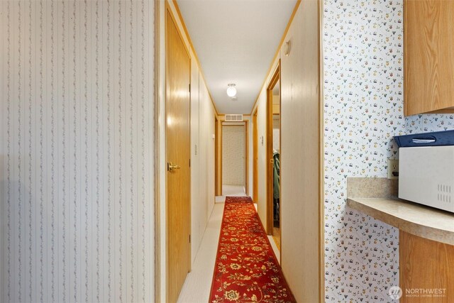 1340 Gloria Ln, Walla Walla, WA 99362 - hall featuring visible vents