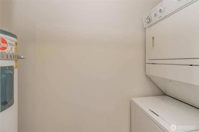 668S Lane St Unit 702, Seattle, WA 98104 - clothes washing area featuring stacked washer and dryer