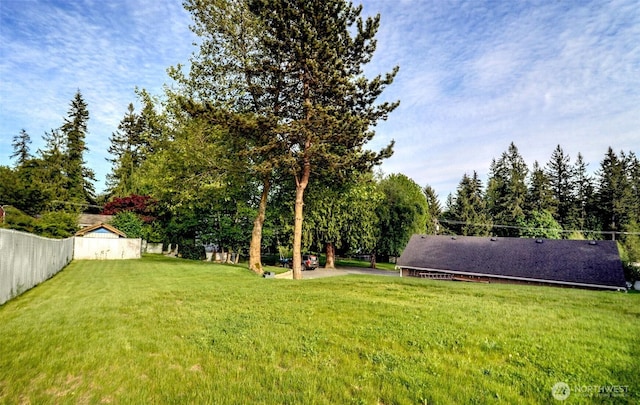 9807 S Lake Stevens Rd, Lake Stevens, WA 98258 - view of yard featuring view of wooded area