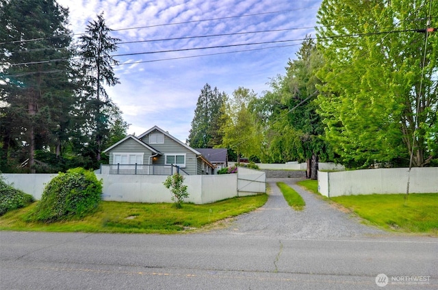 9807 S Lake Stevens Rd, Lake Stevens, WA 98258 - view of front facade with a fenced front yard and dirt driveway