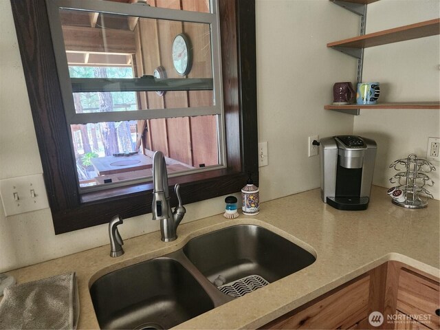 21 Twin Lakes Dr, Winthrop, WA 98862 - kitchen view of open shelves and light countertops