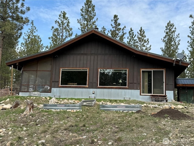 21 Twin Lakes Dr, Winthrop, WA 98862 - rear view of house