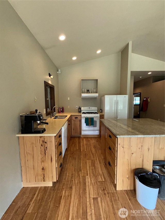 21 Twin Lakes Dr, Winthrop, WA 98862 - kitchen featuring white appliances, vaulted ceiling, light wood finished floors, recessed lighting, and a peninsula