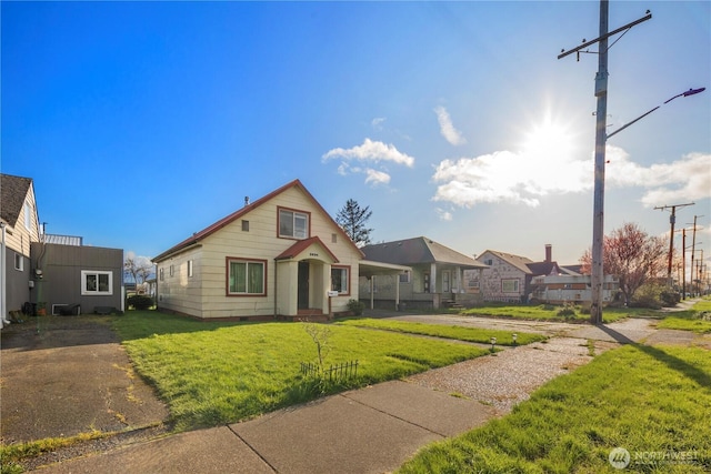 2824 Pacific Ave, Hoquiam, WA 98550 - view of front of home featuring driveway, central AC unit, crawl space, and a front yard