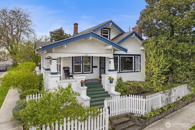 902 Wood Ave, Sumner, WA 98390 - bungalow featuring a porch, fence, and a chimney