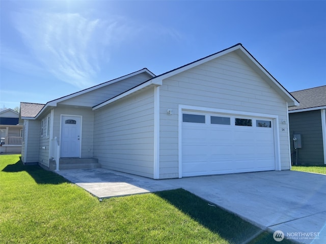 view of front of home with driveway, an attached garage, and a front lawn