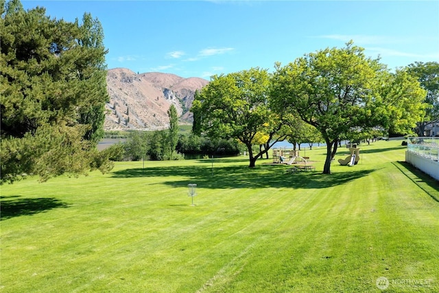 560 W Emerson Dr, Orondo, WA 98843 - view of home's community featuring a lawn and a mountain view