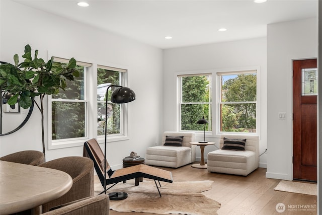 living area featuring recessed lighting, light wood-style floors, and baseboards