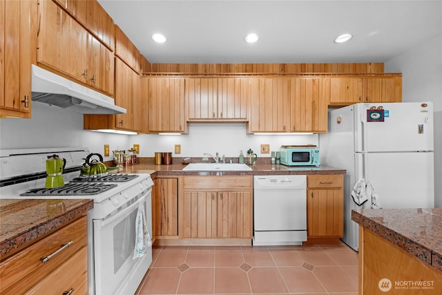 kitchen featuring recessed lighting, white appliances, light tile patterned floors, under cabinet range hood, and a sink