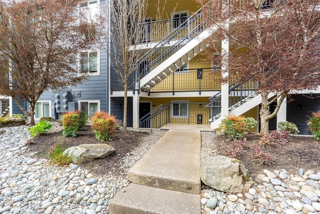 12519 SE 41st Pl Unit B103, Bellevue, WA 98006 - view of building exterior with stairs