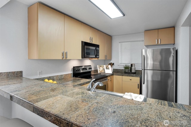 12519 SE 41st Pl Unit B103, Bellevue, WA 98006 - kitchen featuring a sink, a peninsula, and stainless steel appliances