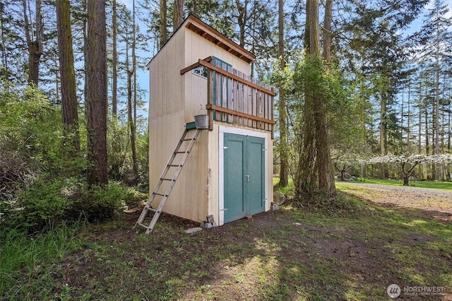 view of outbuilding