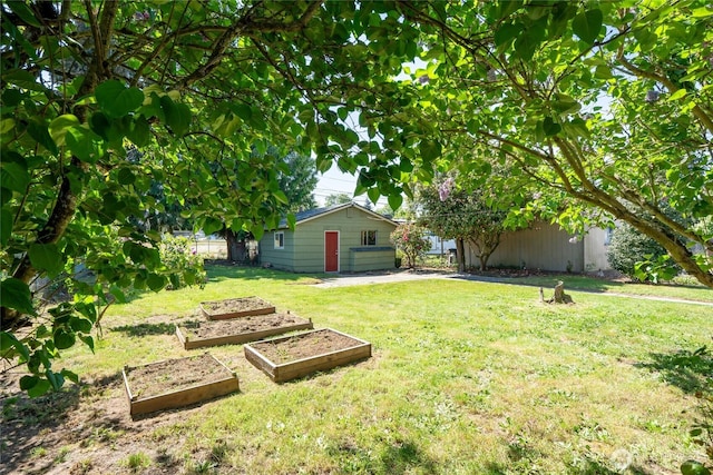 view of yard featuring fence and a vegetable garden
