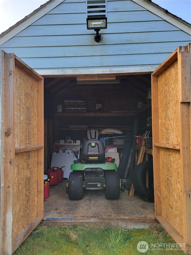 view of outbuilding featuring an outbuilding