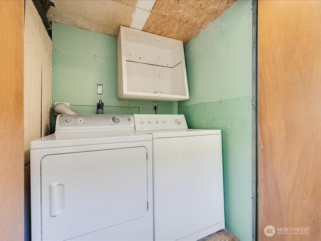 8434 34th Ave S, Seattle, WA 98118 - clothes washing area featuring washing machine and dryer