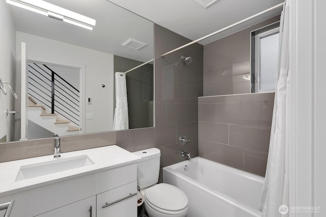 3929 2nd Ave NE, Seattle, WA 98105 - full bath with shower / tub combo with curtain, toilet, and vanity