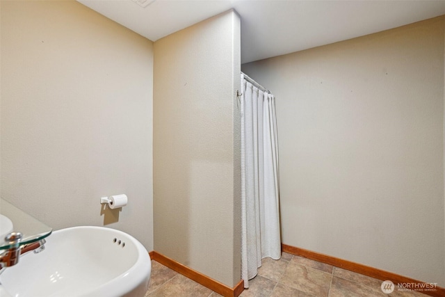 14900 NE Critter Hill Dr, Amboy, WA 98601 - bathroom featuring a sink, a shower with shower curtain, and baseboards