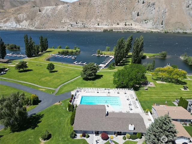 180 W Entiat Dr, Orondo, WA 98843 - drone / aerial view of a large body of water and a pool area