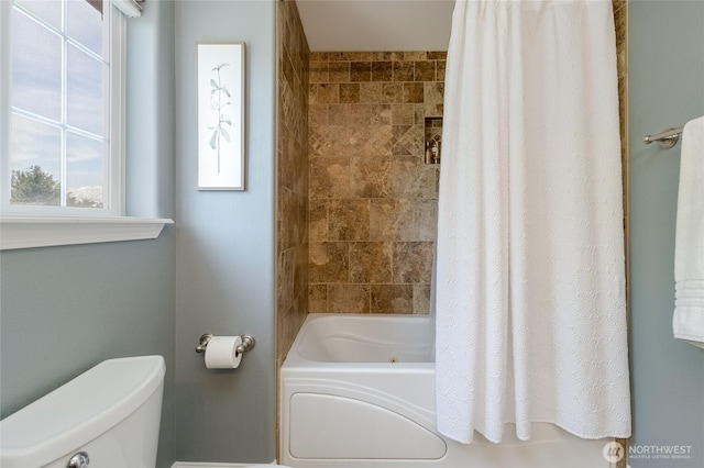 2335 Hawk Dr, Walla Walla, WA 99362 - full bath featuring shower / tub combo with curtain and toilet