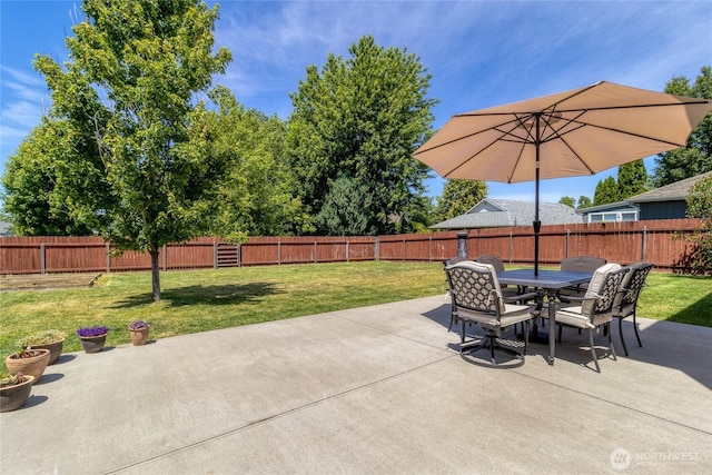 2335 Hawk Dr, Walla Walla, WA 99362 - view of patio with a fenced backyard and outdoor dining space
