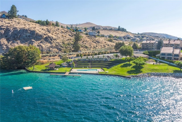water view with a mountain view