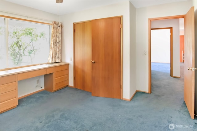 115 Kakela Rd, Winlock, WA 98596 - unfurnished office featuring carpet floors, built in desk, and baseboards