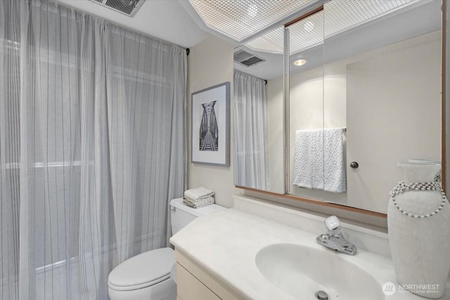 bathroom with a shower with shower curtain, visible vents, toilet, and vanity