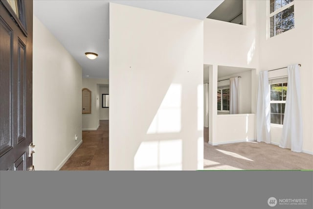 foyer entrance featuring baseboards
