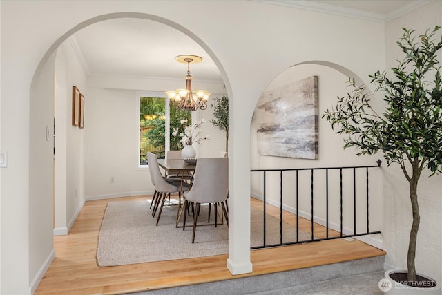 9115 SE 72nd Pl, Mercer Island, WA 98040 - dining space with arched walkways, crown molding, and wood finished floors