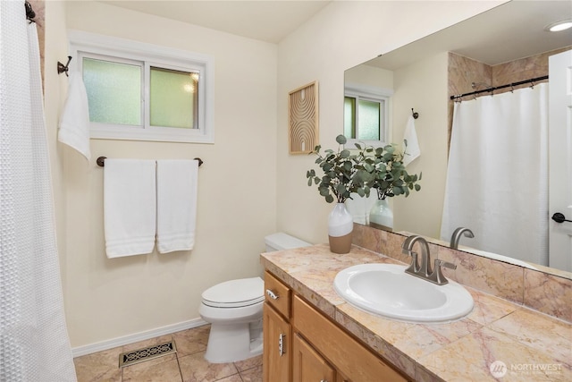 9115 SE 72nd Pl, Mercer Island, WA 98040 - full bath with vanity, visible vents, toilet, tile patterned floors, and baseboards