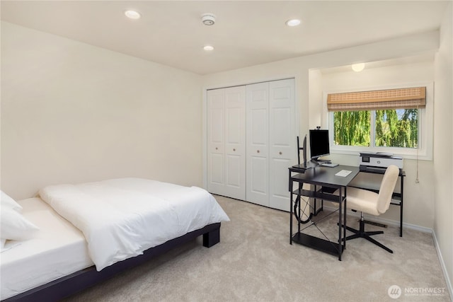 9115 SE 72nd Pl, Mercer Island, WA 98040 - bedroom featuring a closet, baseboards, recessed lighting, and light carpet