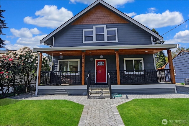 view of front of property featuring a porch and a front lawn